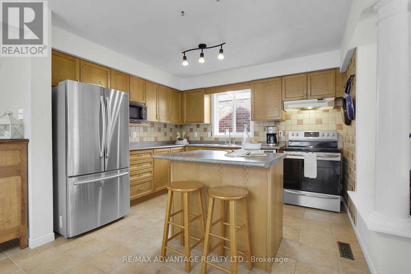176 Rossmore Court, London South (South P), Ontario  N6C 6B9 - Photo 10 - X12215864