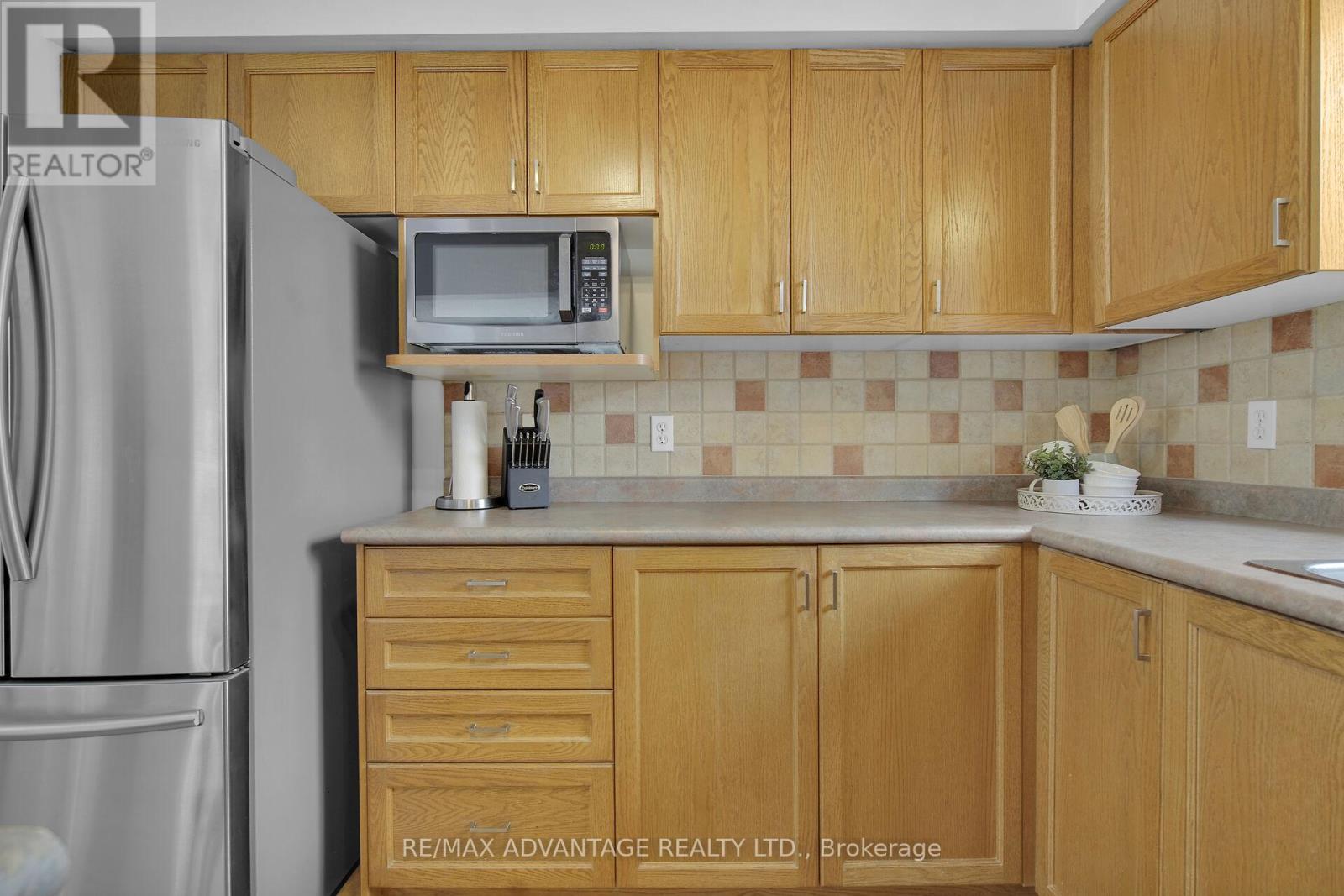 176 Rossmore Court, London South (South P), Ontario  N6C 6B9 - Photo 12 - X12215864