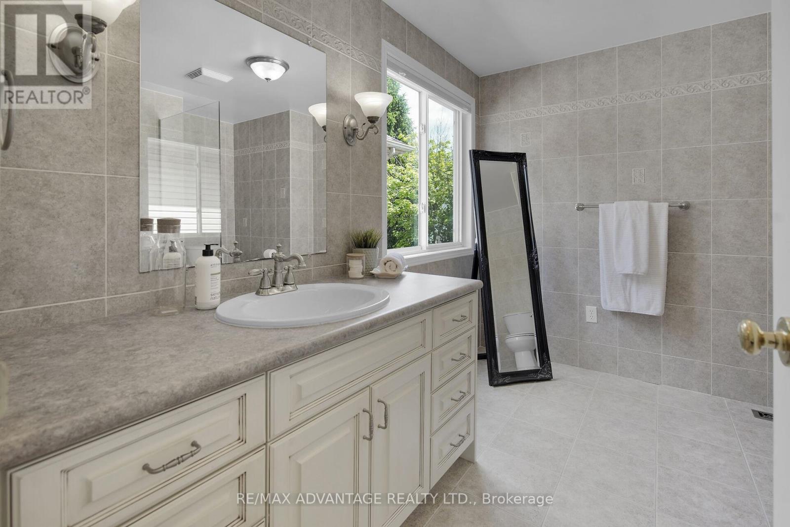 176 Rossmore Court, London South (South P), Ontario  N6C 6B9 - Photo 23 - X12215864