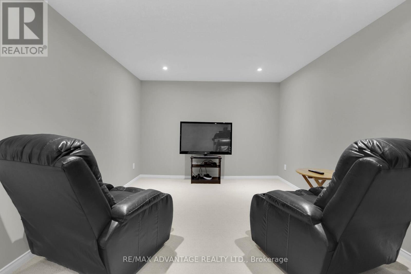 176 Rossmore Court, London South (South P), Ontario  N6C 6B9 - Photo 32 - X12215864