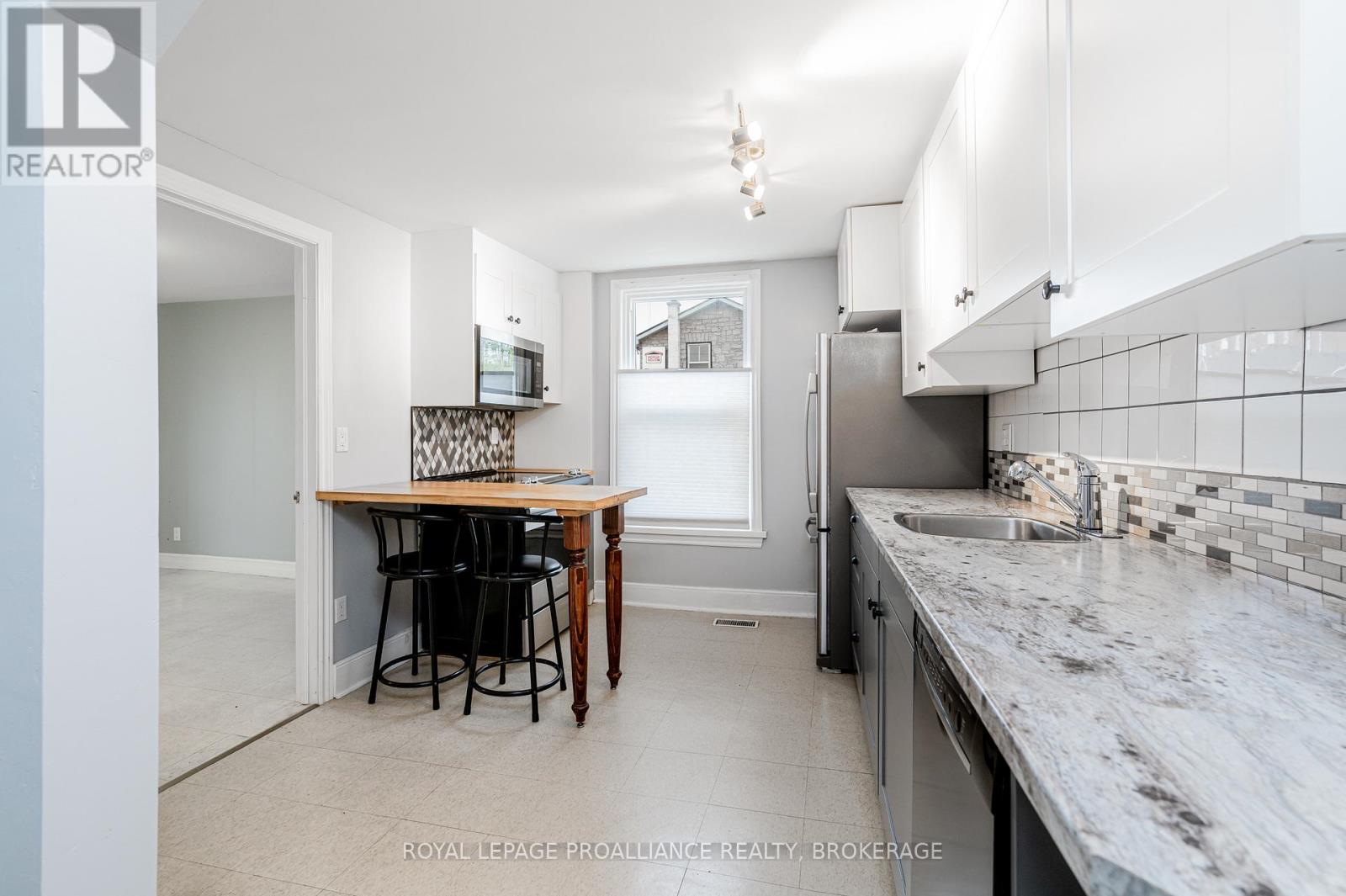 390 Division Street, Kingston, Ontario  K7K 4A7 - Photo 4 - X12158057