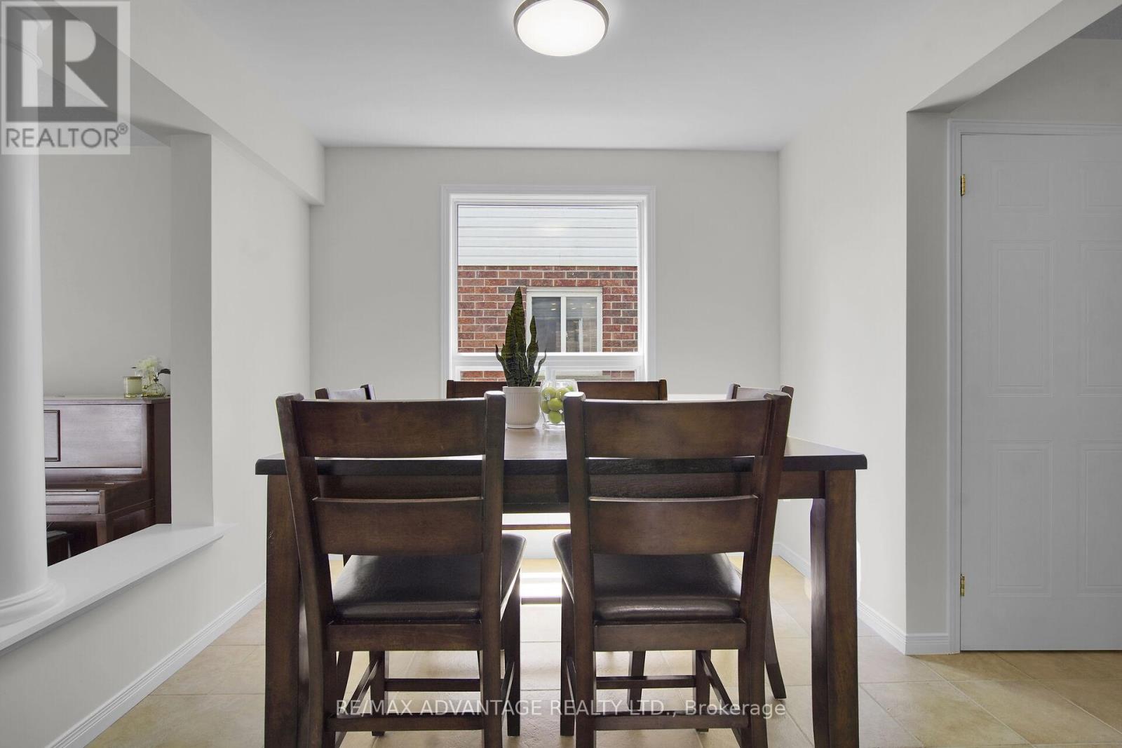 176 Rossmore Court, London South (South P), Ontario  N6C 6B9 - Photo 9 - X12215864