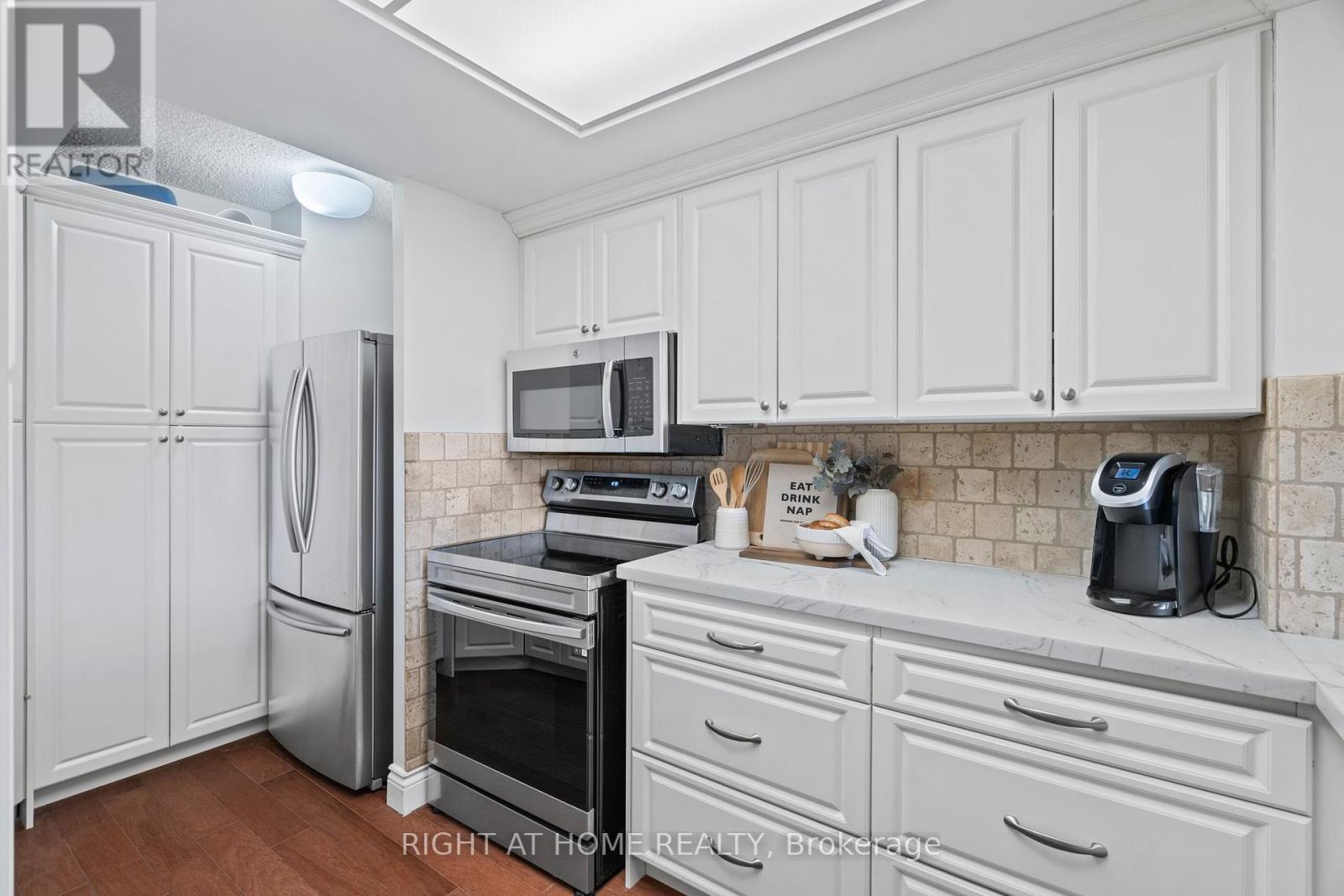 415 - 712 Rossland Road E, Whitby, Ontario  L1N 9E8 - Photo 4 - E12216399