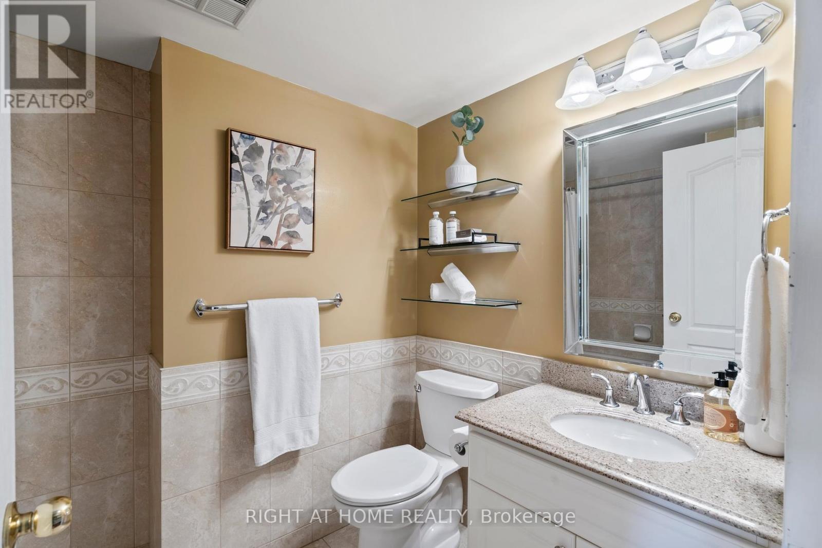 415 - 712 Rossland Road E, Whitby, Ontario  L1N 9E8 - Photo 2 - E12216399