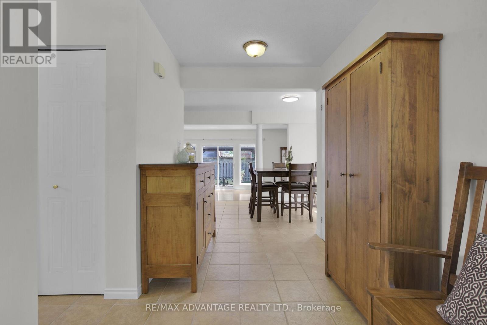 176 Rossmore Court, London South (South P), Ontario  N6C 6B9 - Photo 7 - X12215864