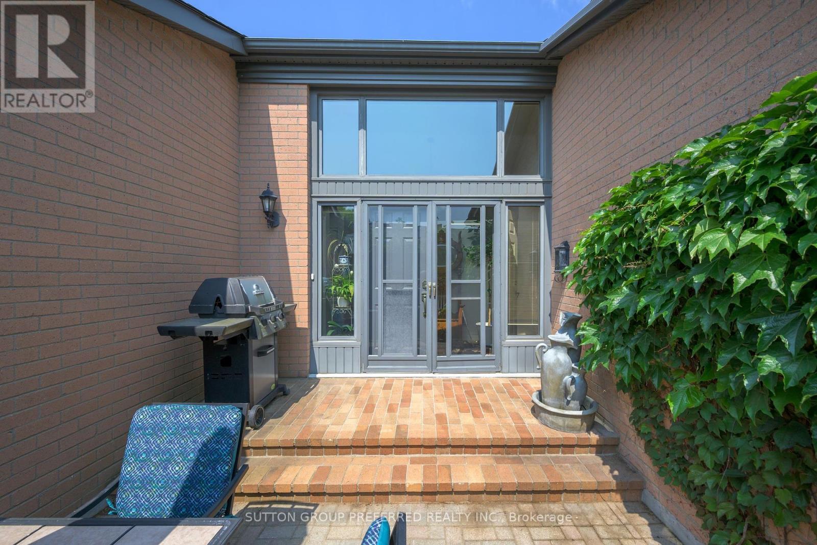 51 - 50 Fiddlers Green Road, London North (North P), Ontario  N6H 4T4 - Photo 4 - X12215913