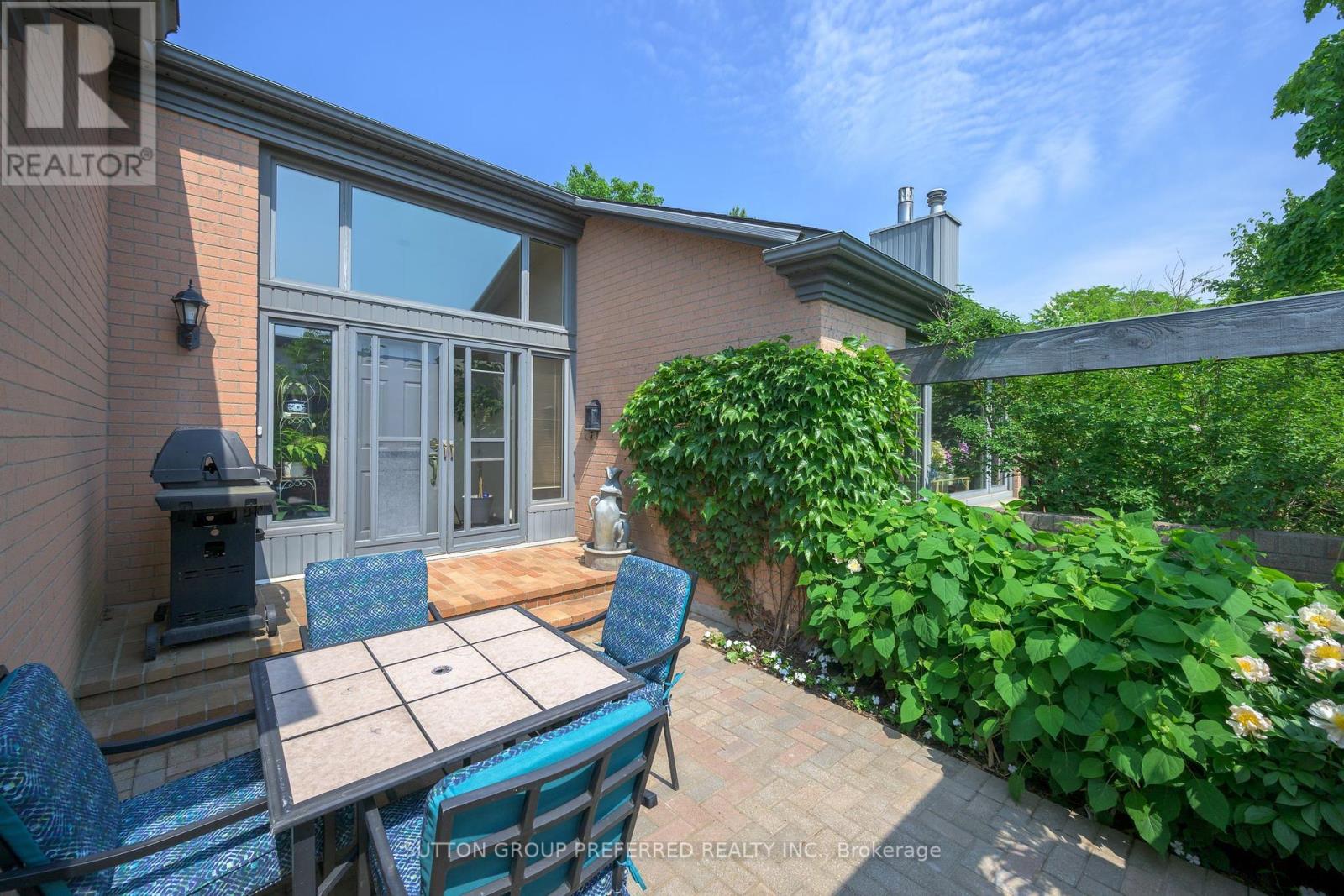 51 - 50 Fiddlers Green Road, London North (North P), Ontario  N6H 4T4 - Photo 5 - X12215913