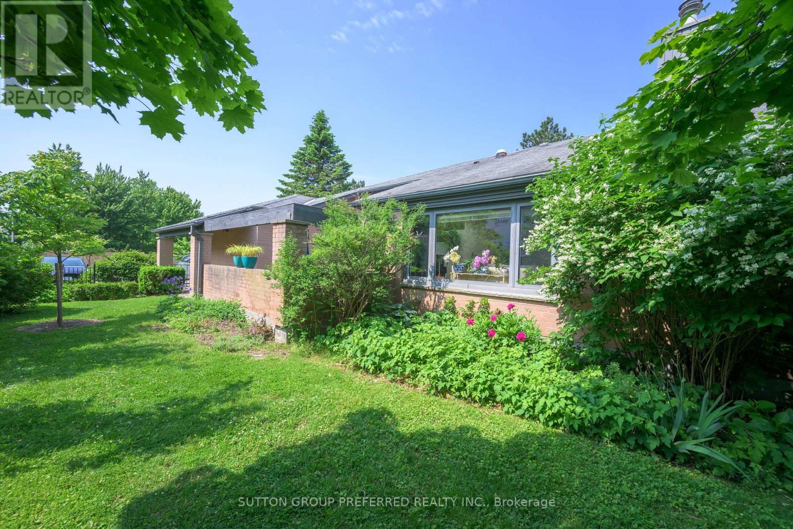 51 - 50 Fiddlers Green Road, London North (North P), Ontario  N6H 4T4 - Photo 3 - X12215913