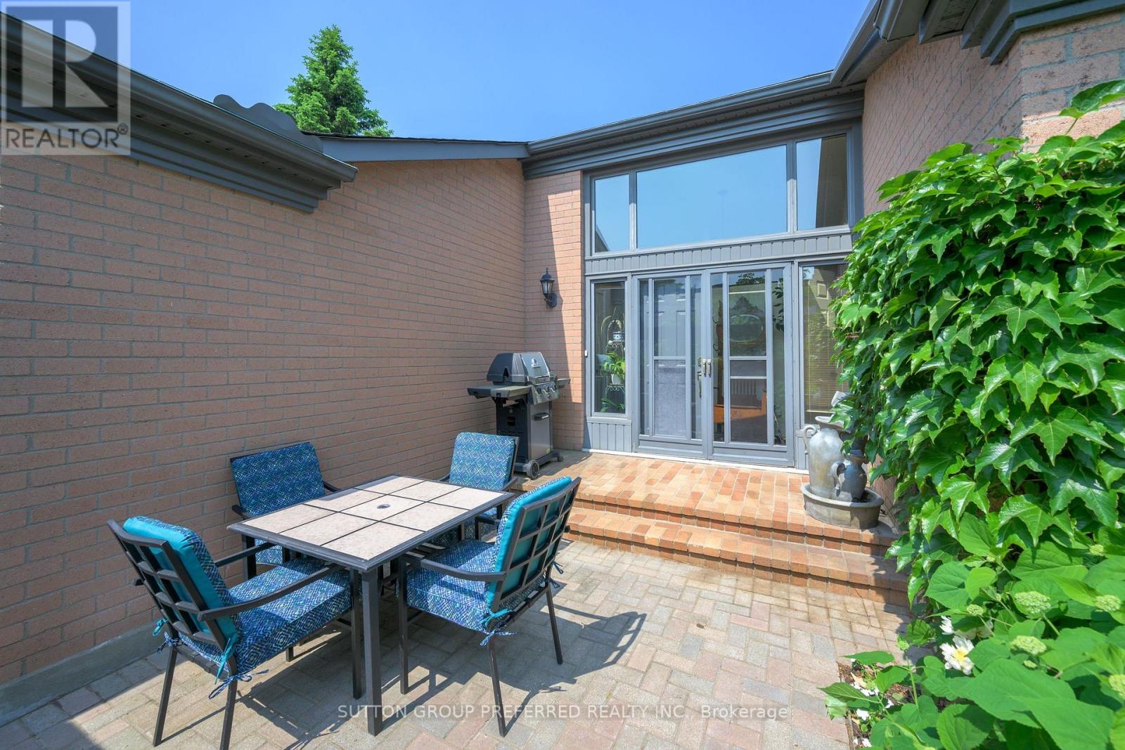 51 - 50 Fiddlers Green Road, London North (North P), Ontario  N6H 4T4 - Photo 6 - X12215913