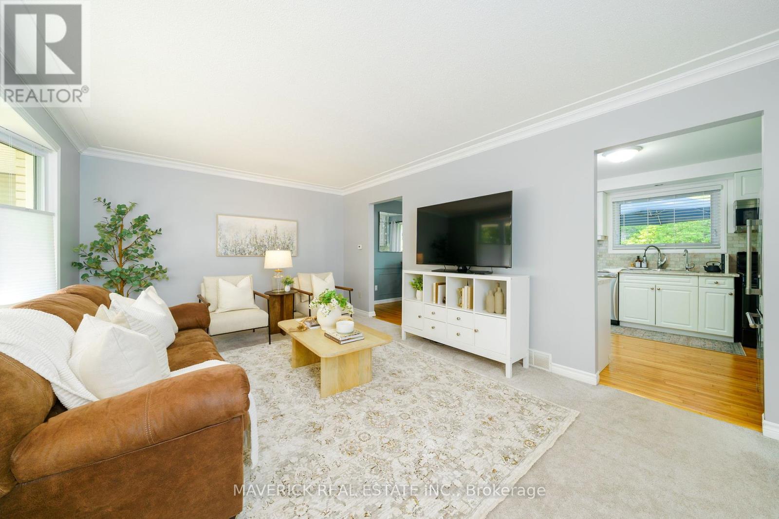 485 Griffith Street, London South, Ontario  N6K 2S3 - Photo 5 - X12215926