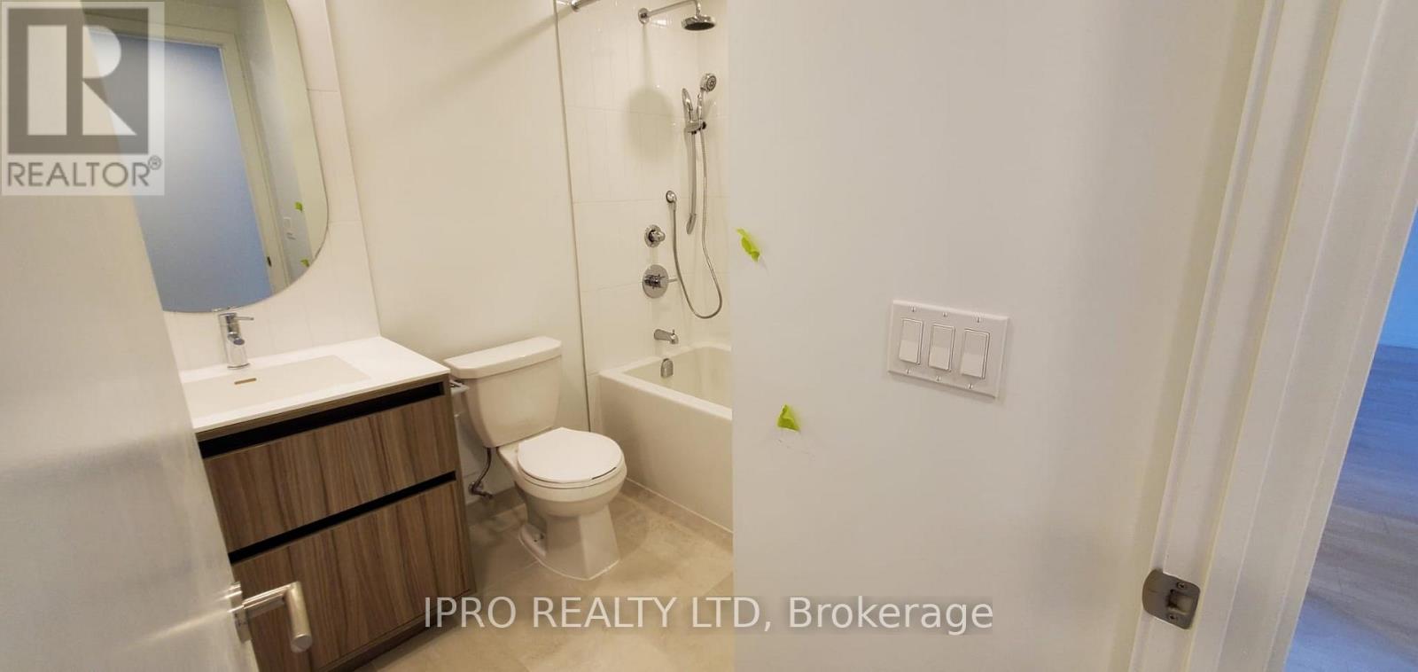 210 - 7950 Bathurst Street, Vaughan (Beverley Glen), Ontario  L4J 0L4 - Photo 4 - N12215899