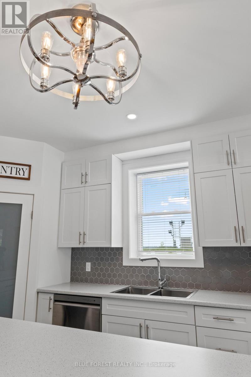 22676 Thames Road, Southwest Middlesex (Appin), Ontario  N0L 1A0 - Photo 12 - X12215997