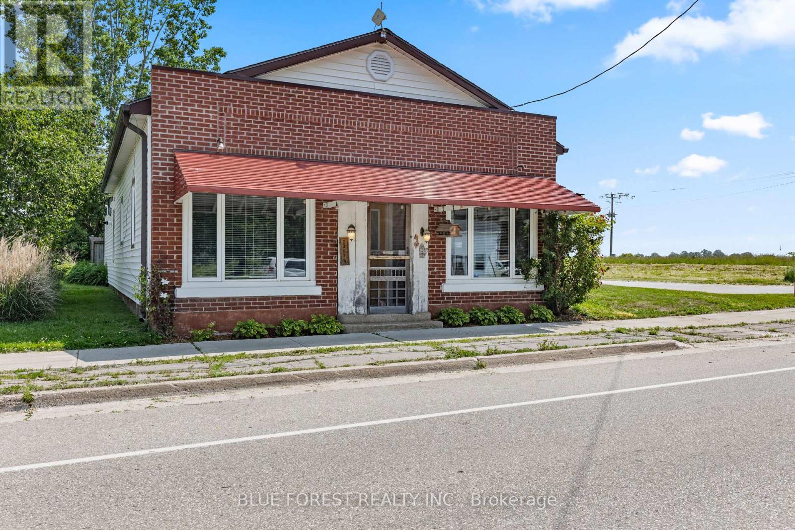 22676 Thames Road, Southwest Middlesex (Appin), Ontario  N0L 1A0 - Photo 3 - X12215997