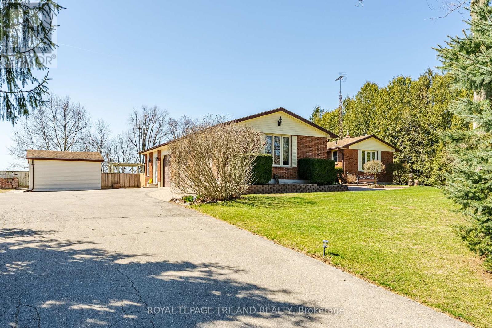 43845 Sparta Line, Central Elgin, Ontario  N5P 3S8 - Photo 2 - X12215932