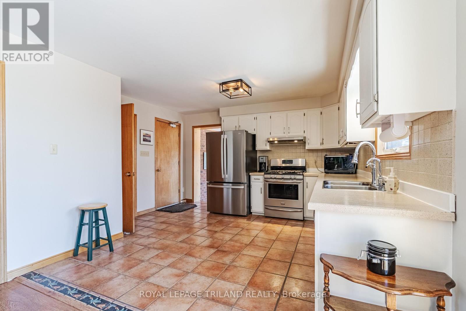 43845 Sparta Line, Central Elgin, Ontario  N5P 3S8 - Photo 8 - X12215932