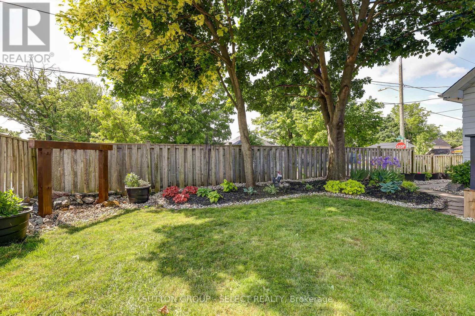 126 Brisbin Street, London East, Ontario  N5Z 2M1 - Photo 43 - X12216026