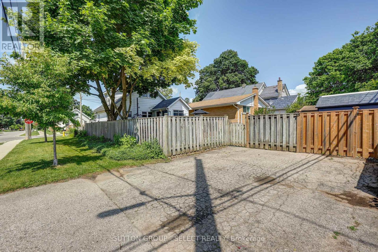 126 Brisbin Street, London East, Ontario  N5Z 2M1 - Photo 6 - X12216026