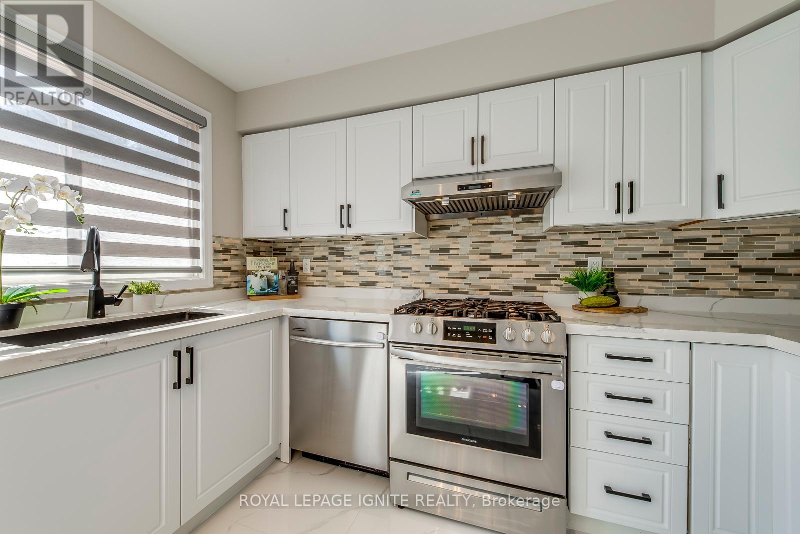 2390 Orchard Road, Burlington (Orchard), Ontario  L7L 6N6 - Photo 19 - W12215856