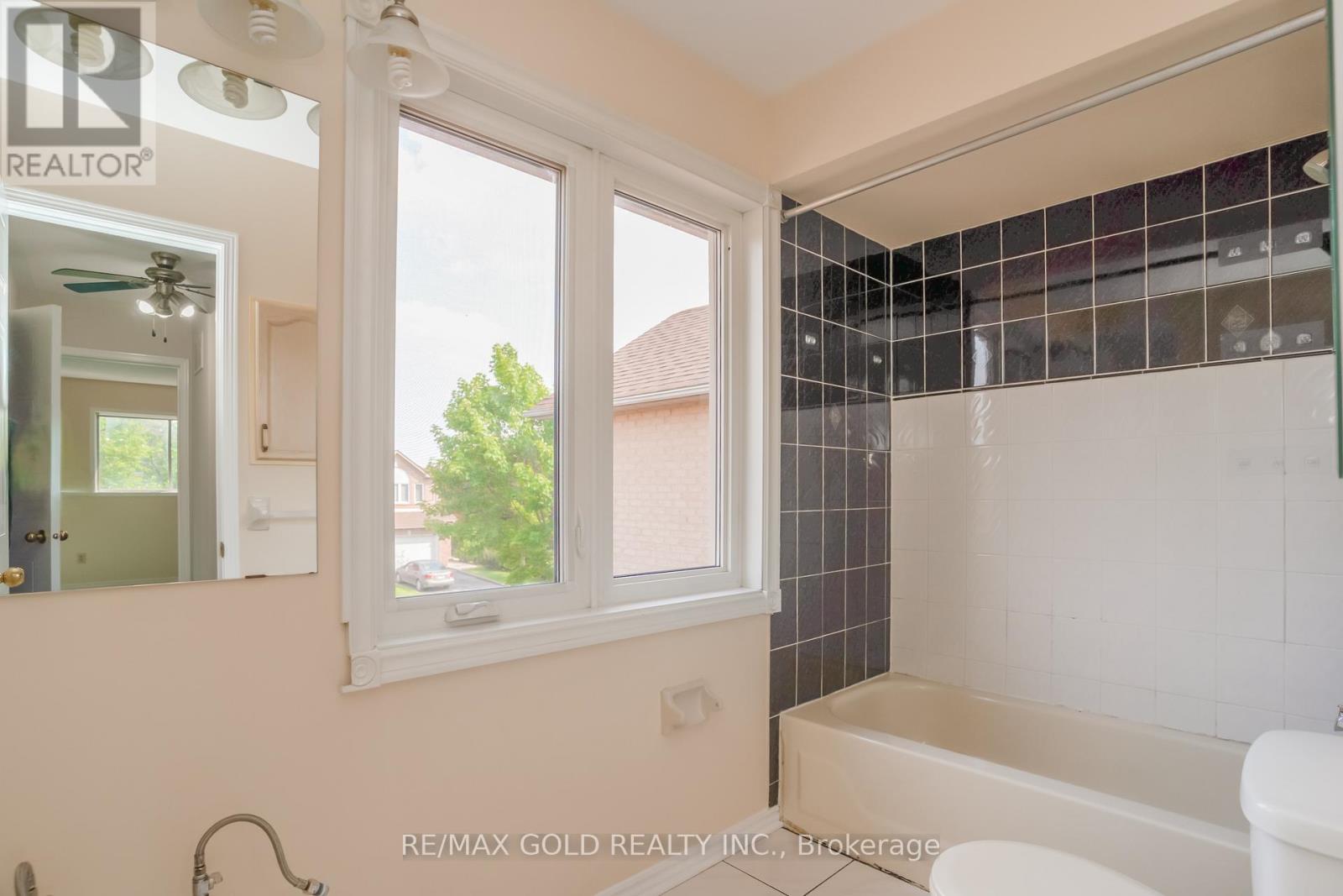 24 Banner Road, Brampton, Ontario  L6X 4K6 - Photo 18 - W12206226