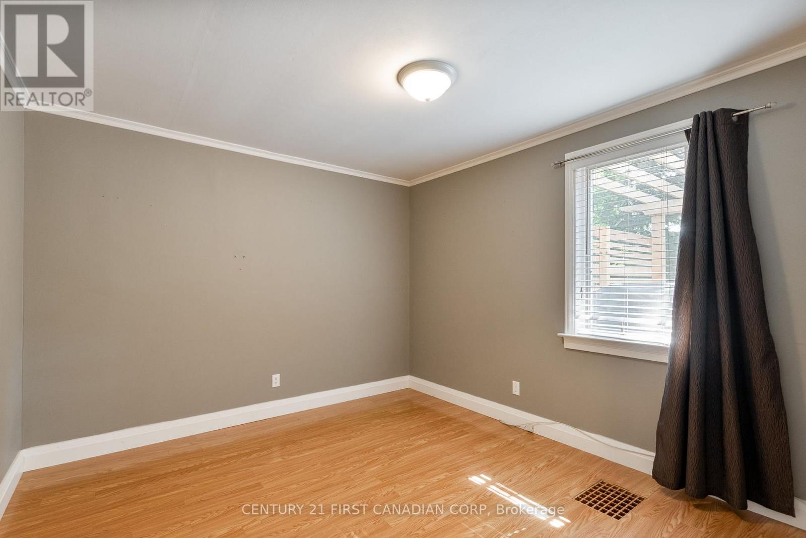 136 Columbia Avenue, London North (North N), Ontario  N6H 2K4 - Photo 12 - X12216123