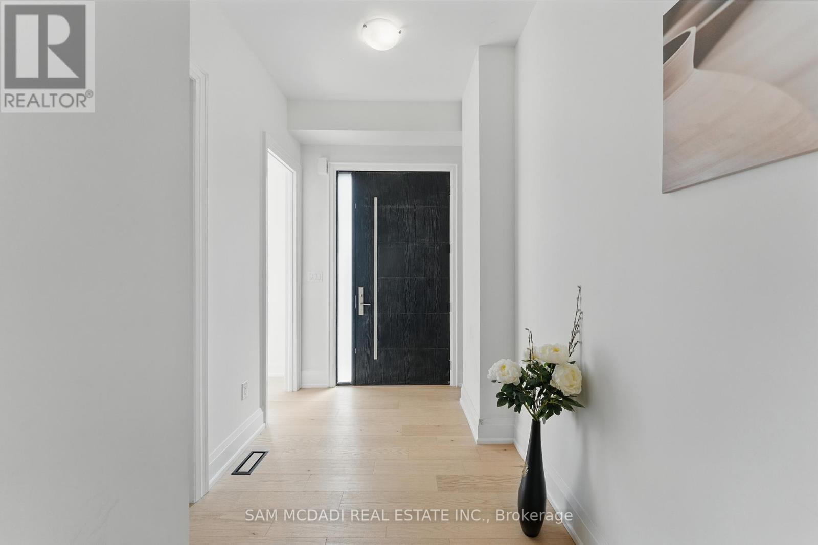 1037 Meredith Avenue, Mississauga, Ontario  L5E 2C6 - Photo 2 - W12191005