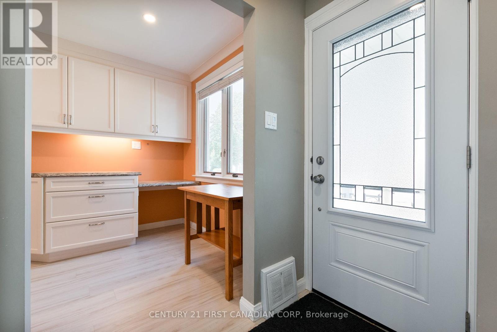 136 Columbia Avenue, London North (North N), Ontario  N6H 2K4 - Photo 4 - X12216123