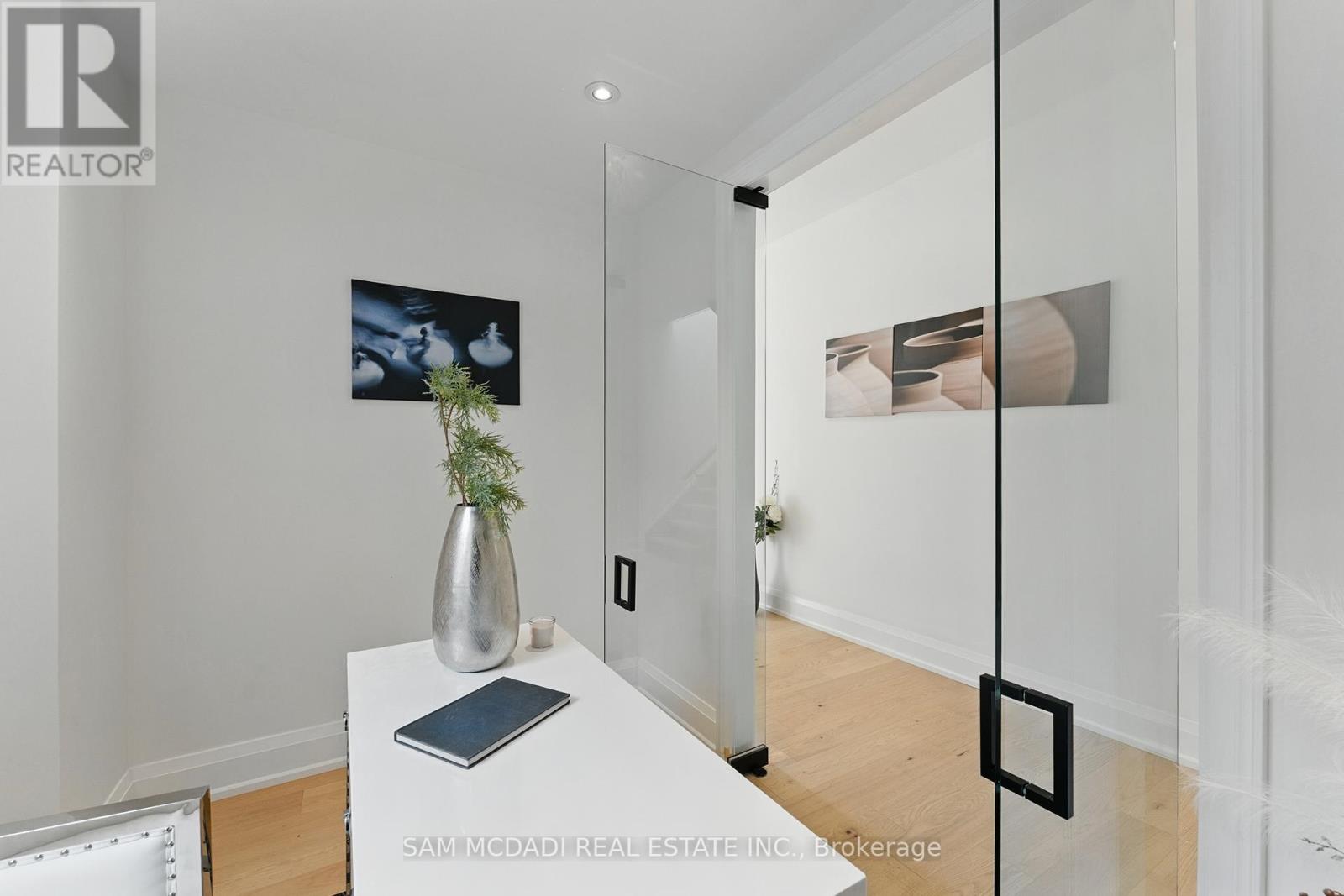 1037 Meredith Avenue, Mississauga, Ontario  L5E 2C6 - Photo 7 - W12191005