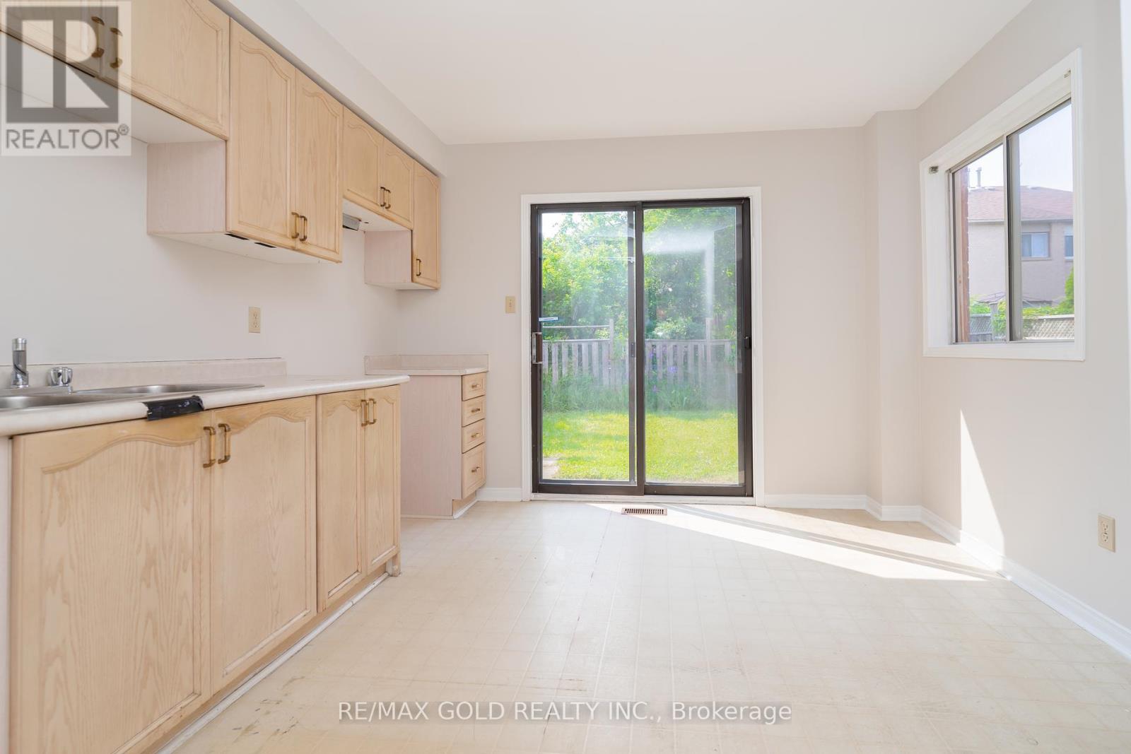 24 Banner Road, Brampton, Ontario  L6X 4K6 - Photo 11 - W12206226