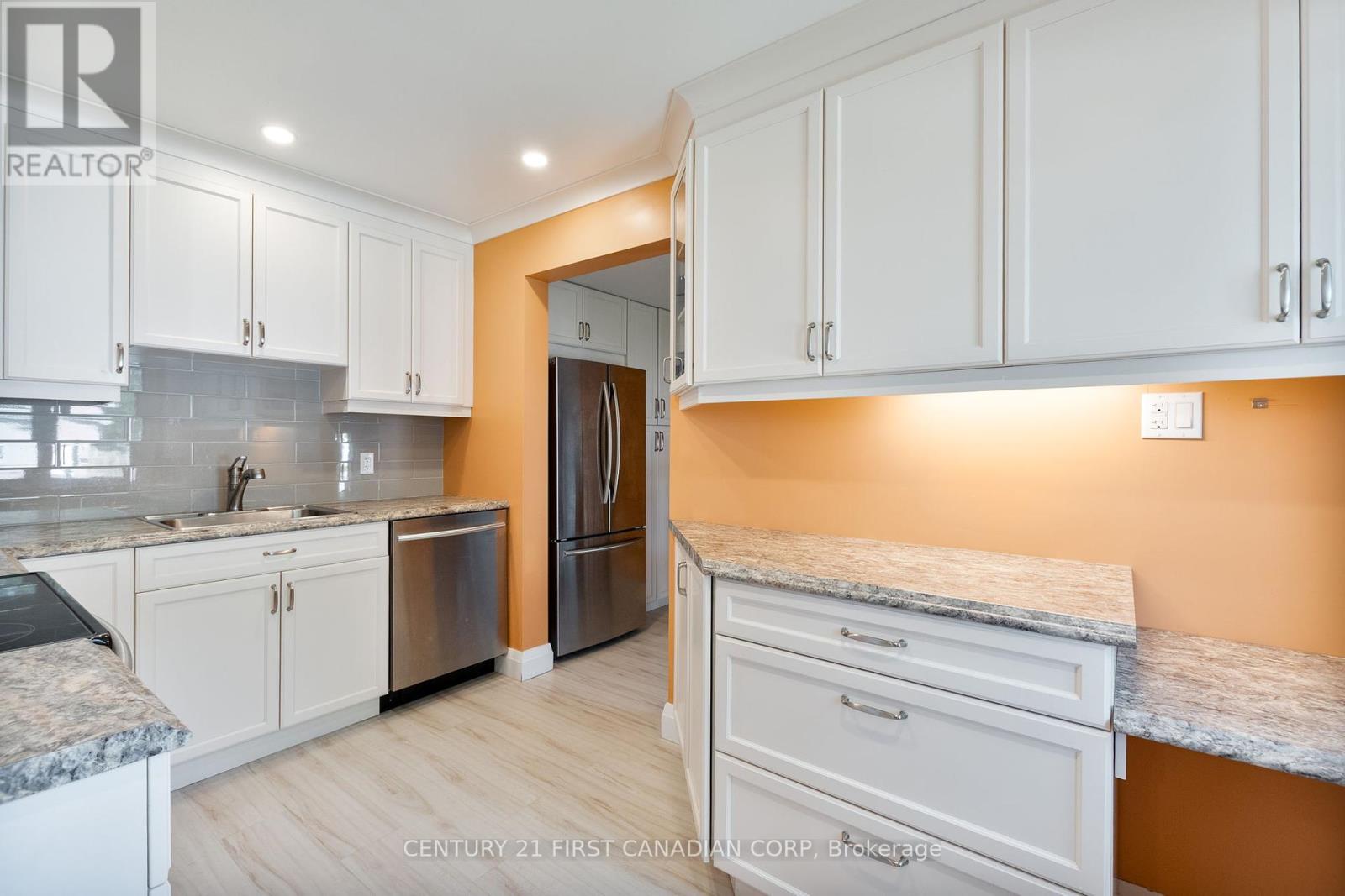 136 Columbia Avenue, London North (North N), Ontario  N6H 2K4 - Photo 5 - X12216123