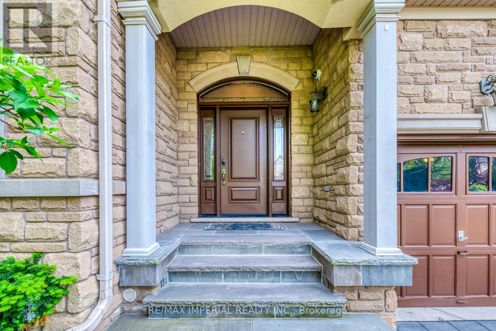 2382 Robmar Drive, Oakville, Ontario  L6H 0B2 - Photo 4 - W12194188