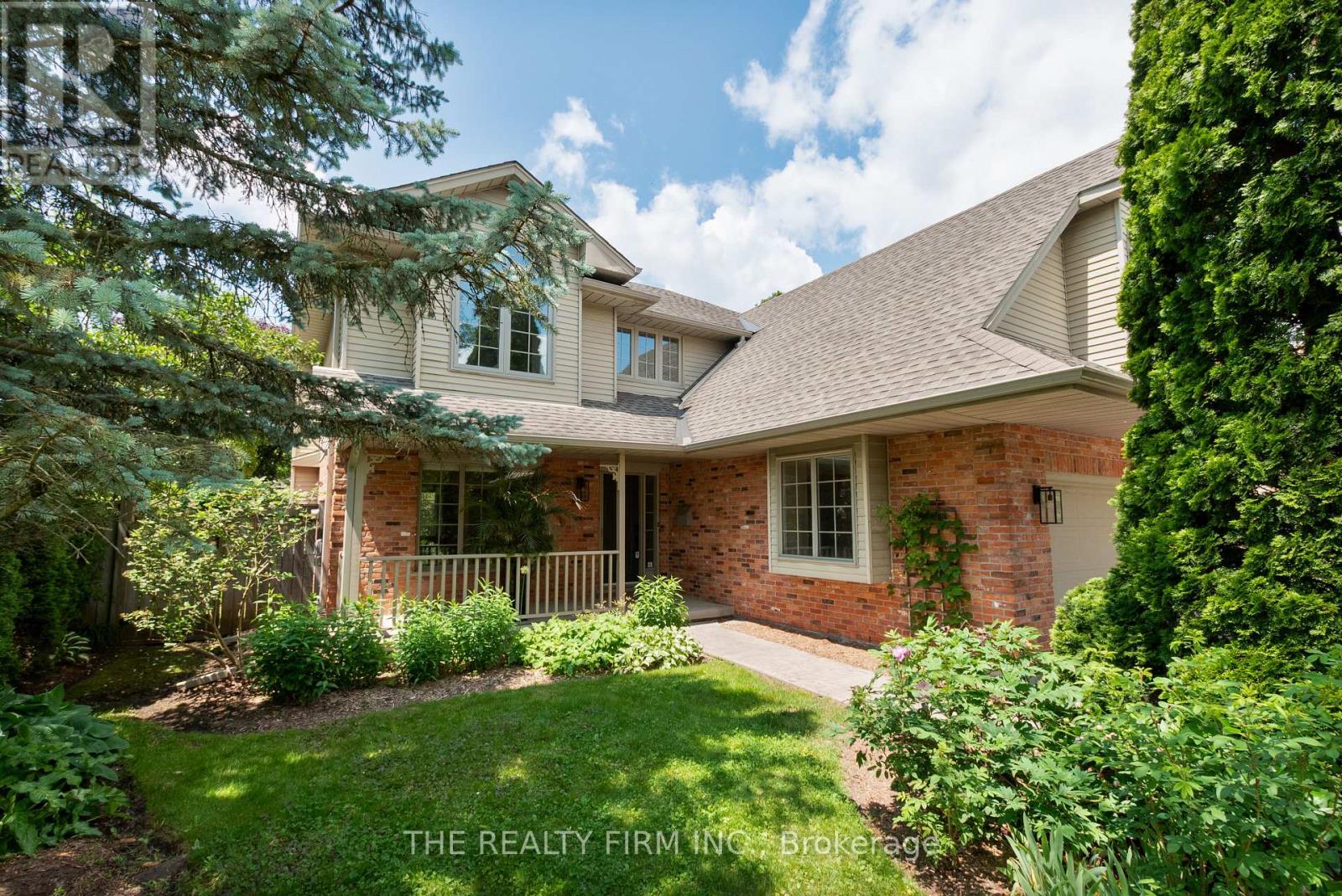 Photo 2 of 50 for 82 Masonville Crescent