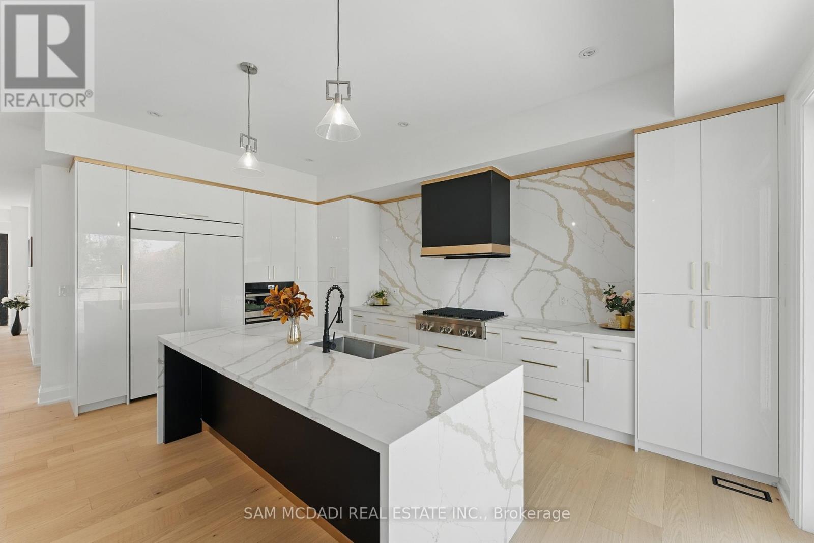 1037 Meredith Avenue, Mississauga, Ontario  L5E 2C6 - Photo 12 - W12191005