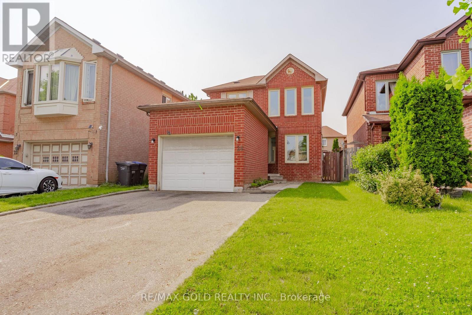 24 Banner Road, Brampton, Ontario  L6X 4K6 - Photo 2 - W12206226