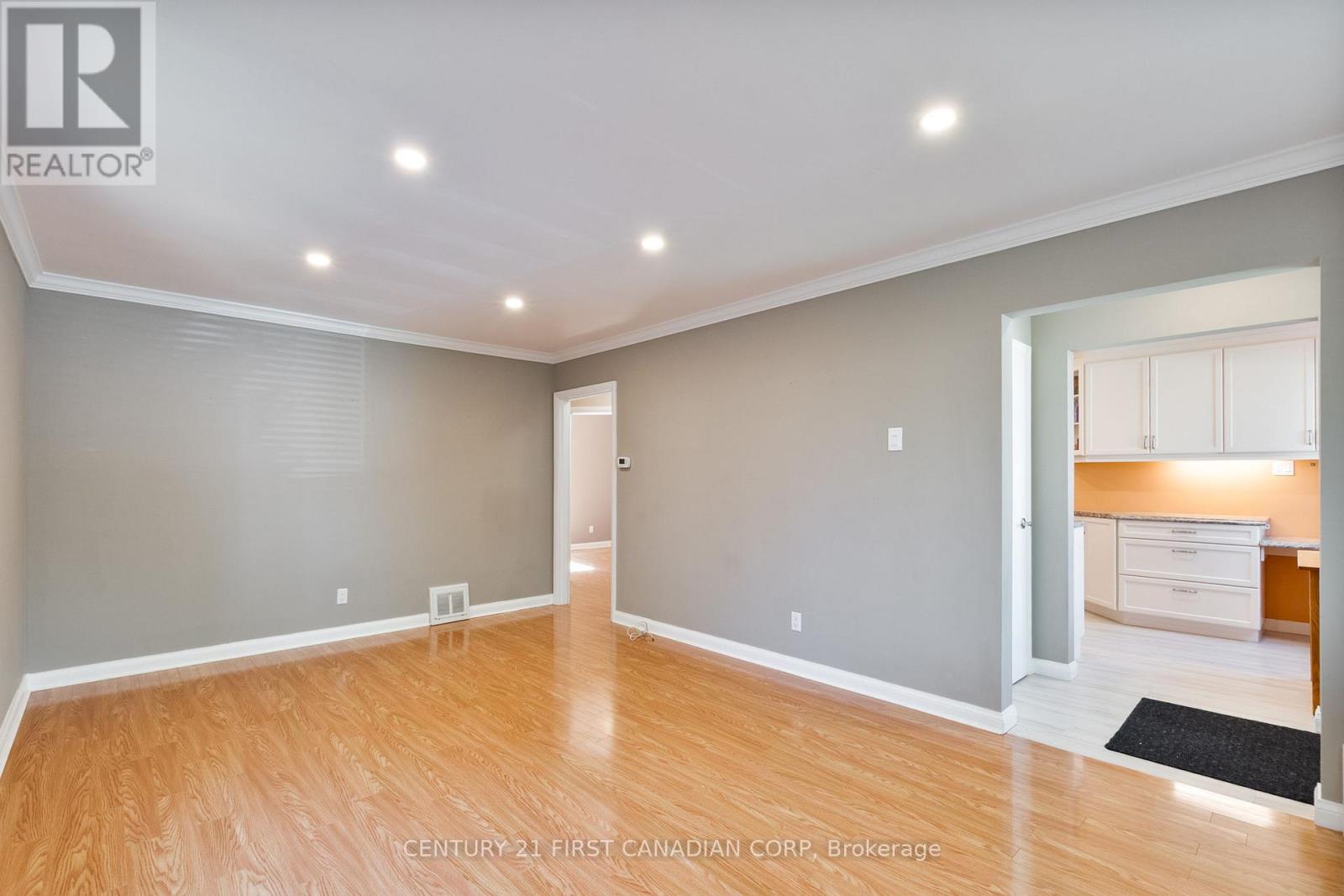 136 Columbia Avenue, London North (North N), Ontario  N6H 2K4 - Photo 10 - X12216123