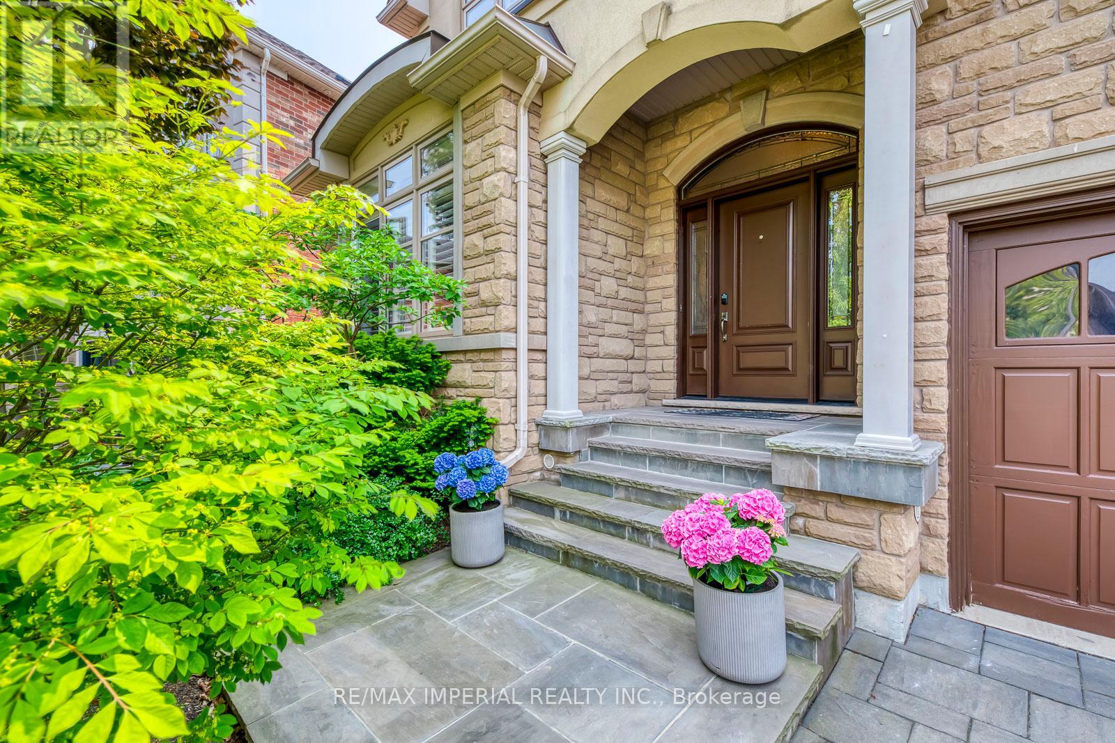 2382 Robmar Drive, Oakville, Ontario  L6H 0B2 - Photo 3 - W12194188