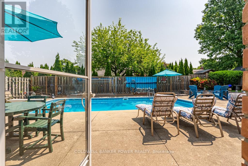 14 Cowan Avenue, London South, Ontario  N6C 4E6 - Photo 27 - X12216607