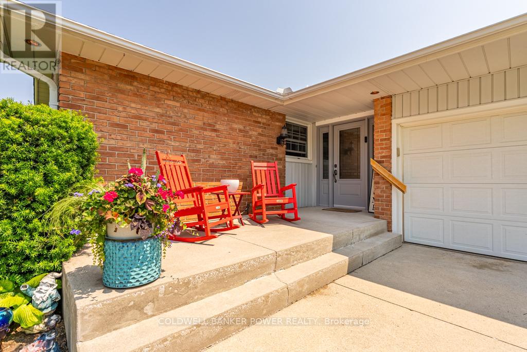 14 Cowan Avenue, London South, Ontario  N6C 4E6 - Photo 3 - X12216607