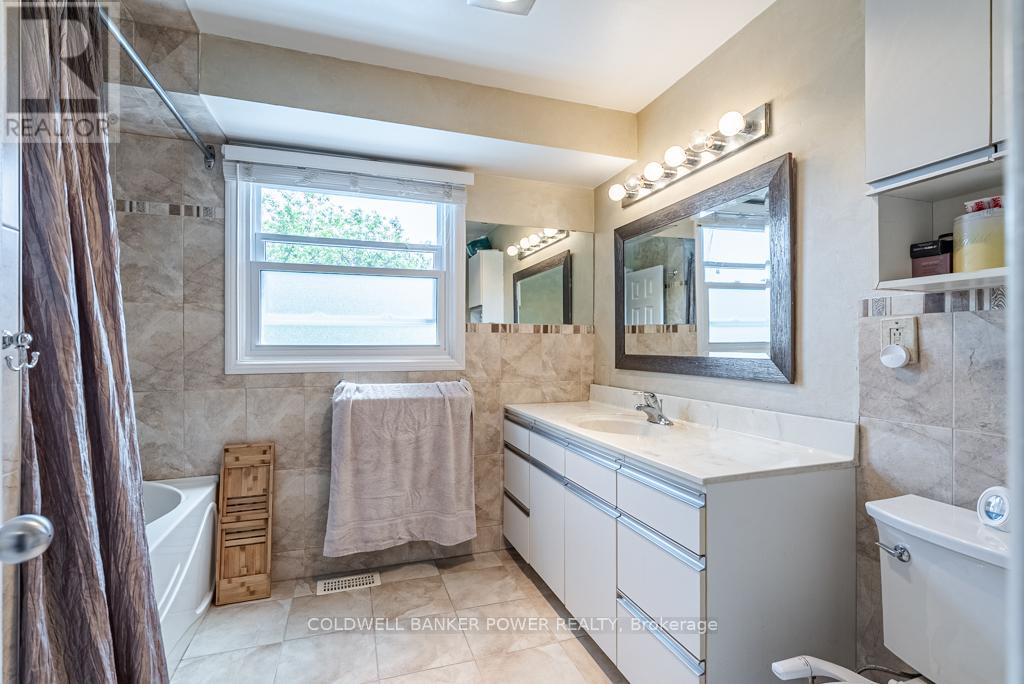 14 Cowan Avenue, London South, Ontario  N6C 4E6 - Photo 17 - X12216607