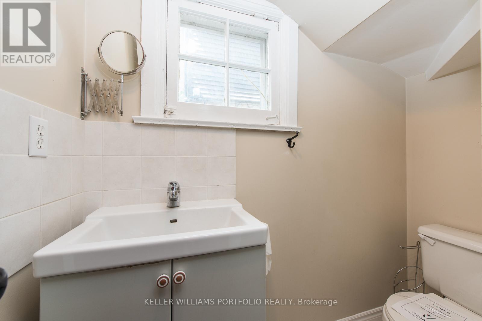 254 Evelyn Avenue, Toronto, Ontario  M6P 2Z9 - Photo 13 - W12215942