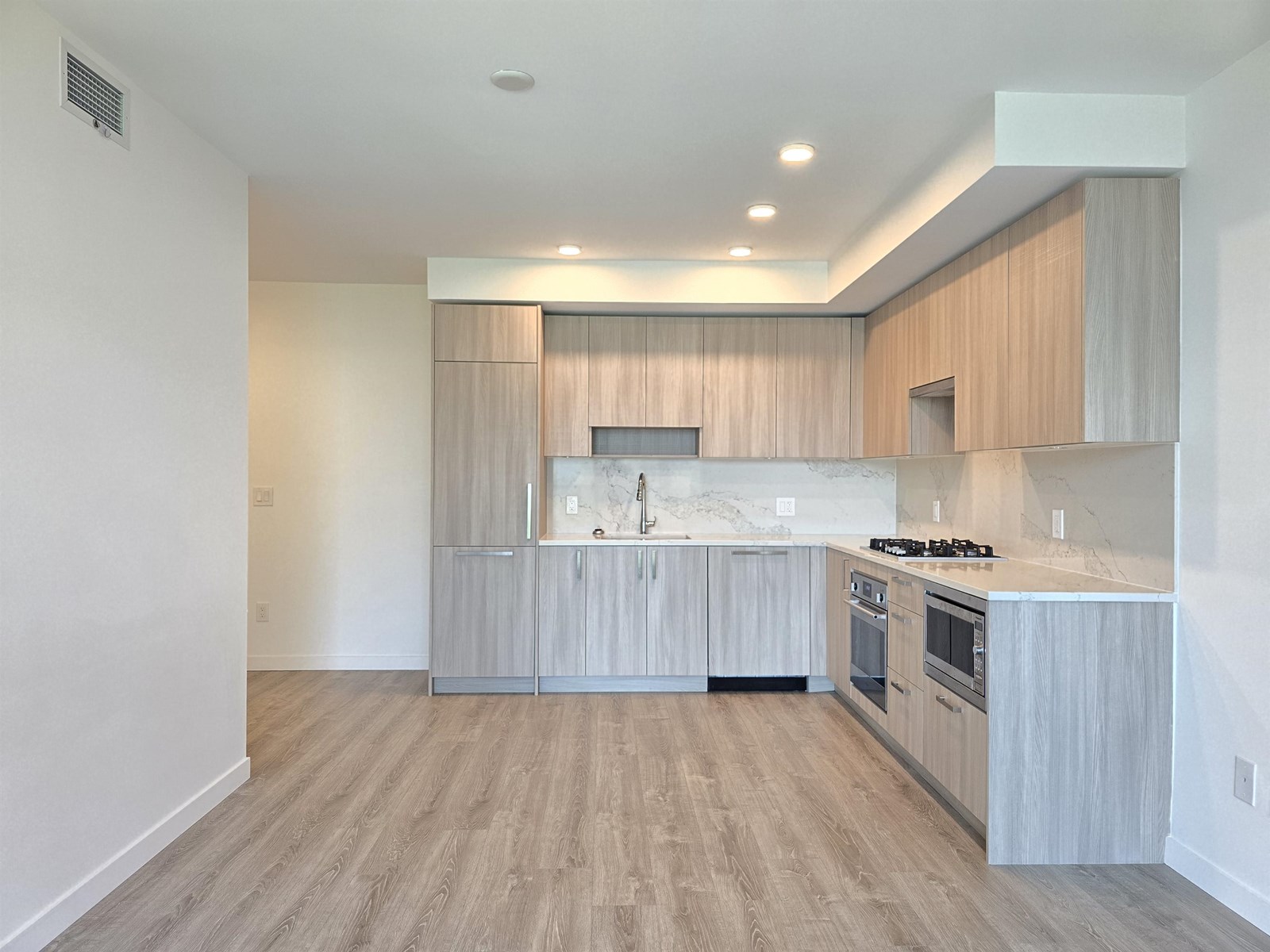 509 13350 Central Avenue, Surrey, British Columbia  V3T 0S1 - Photo 4 - R3014764