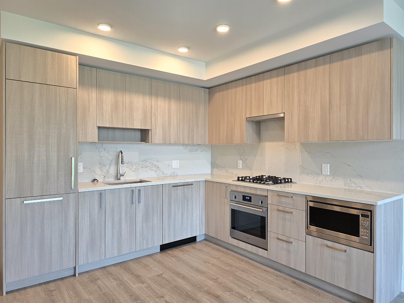 509 13350 Central Avenue, Surrey, British Columbia  V3T 0S1 - Photo 2 - R3014764