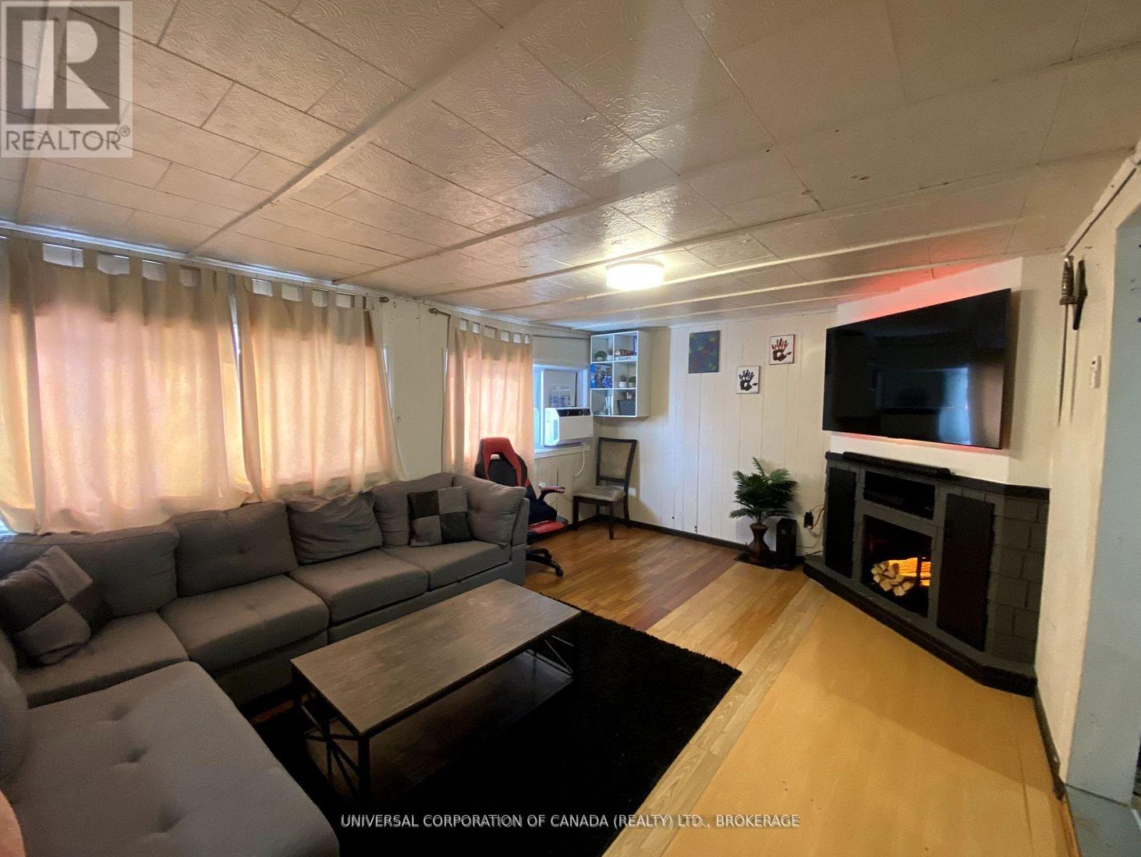 Photo 10 of 24 for 279 Sydenham Street E