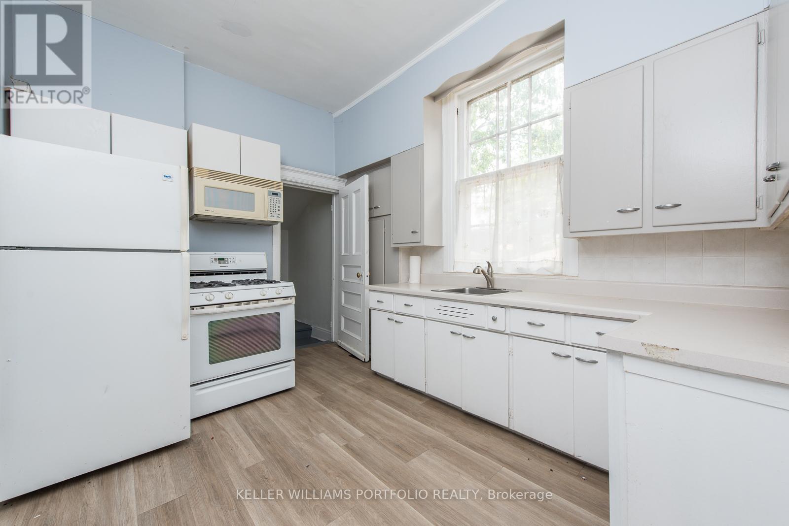 254 Evelyn Avenue, Toronto, Ontario  M6P 2Z9 - Photo 10 - W12215942
