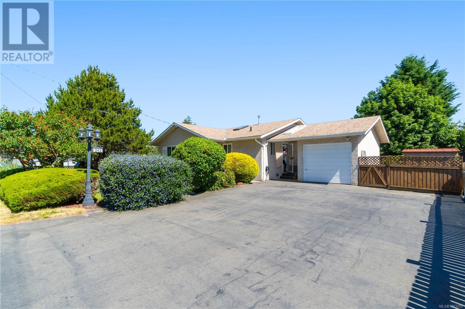 243 Hickey Ave, Parksville, British Columbia  V9P 1J7 - Photo 4 - 1003200