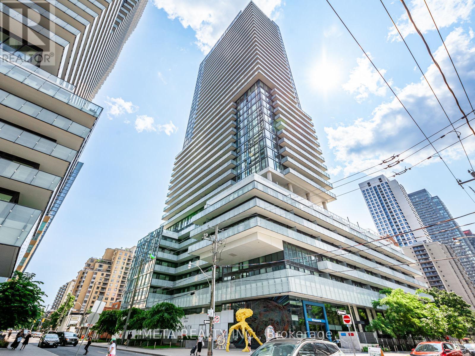 <div class="slider-price">$699,000</div><p>2210 - 161 Roehampton Avenue E, Toronto, Ontario</p>