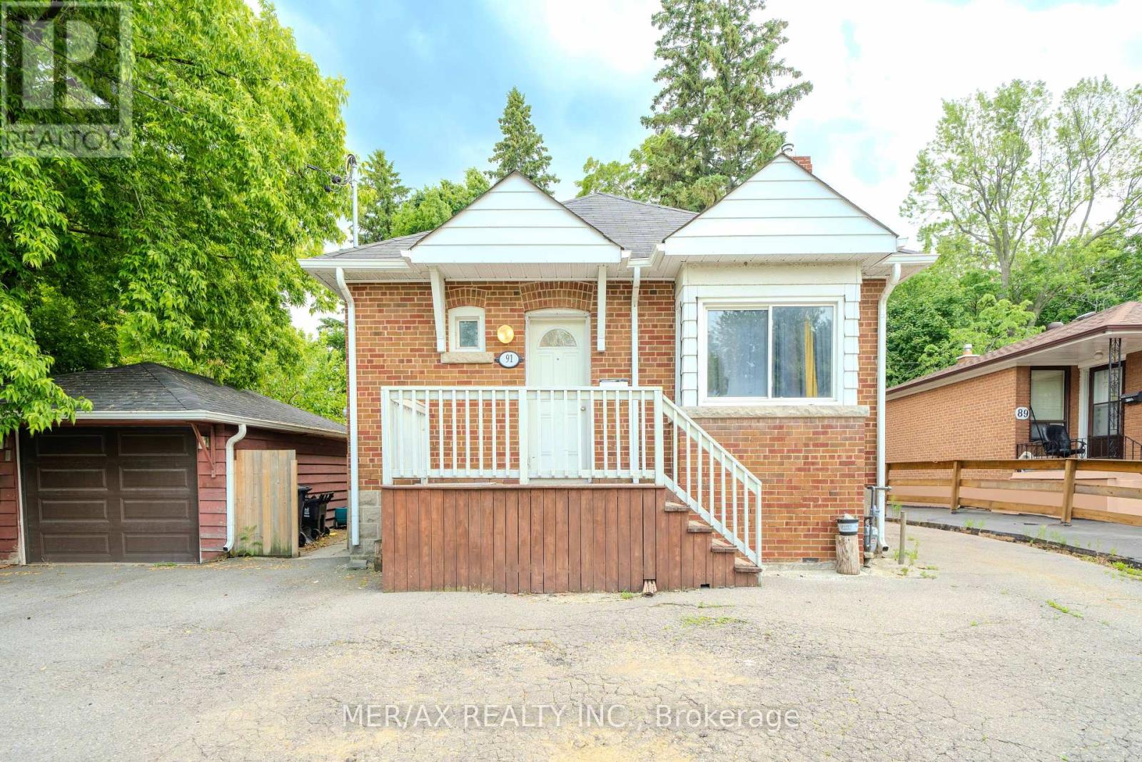 <div class="slider-price">$999,000</div><p>91 Steeles Avenue E, Toronto, Ontario</p>