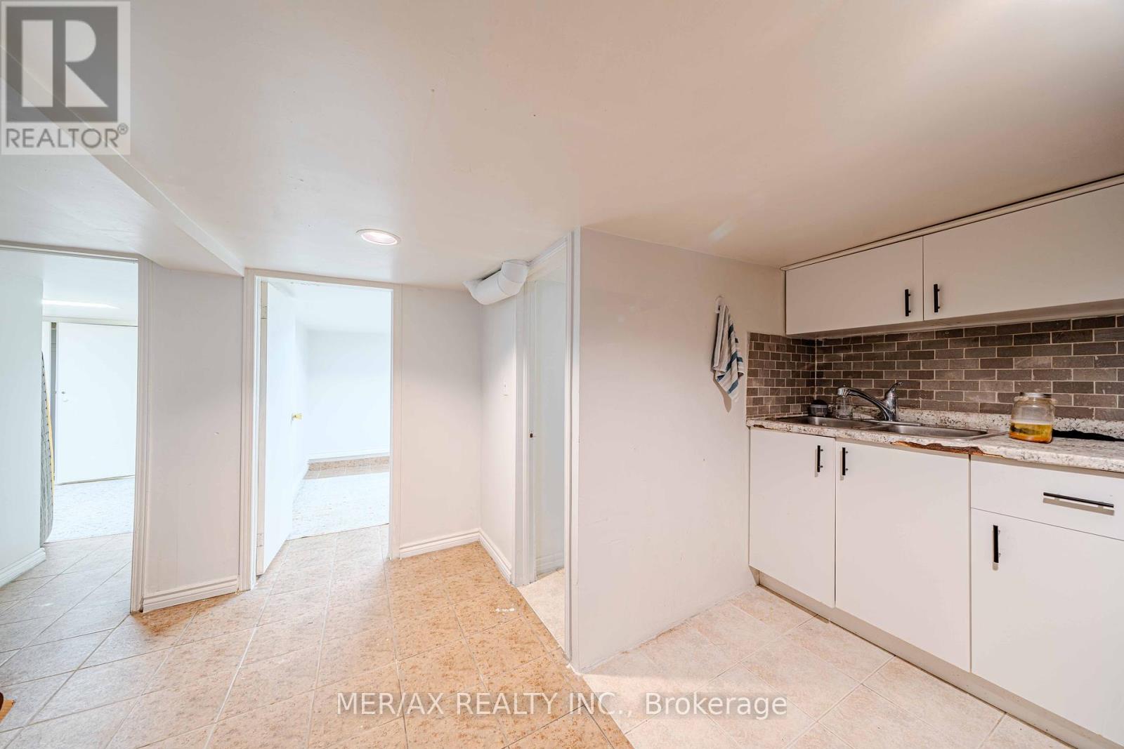 91 Steeles Avenue E, Toronto (Newtonbrook East), Ontario  M2M 3Y4 - Photo 22 - C12216073