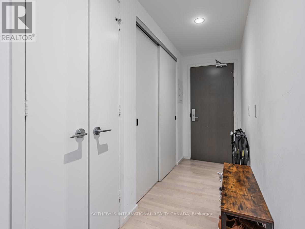 3204 - 101 Charles Street E, Toronto, Ontario  M4Y 1V2 - Photo 5 - C12095010