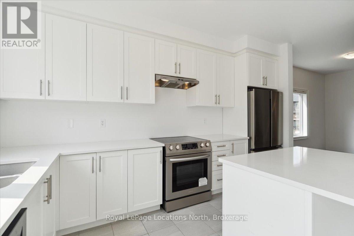 37 Autumn Drive, Wasaga Beach, Ontario  L9Z 0G8 - Photo 11 - S12215507