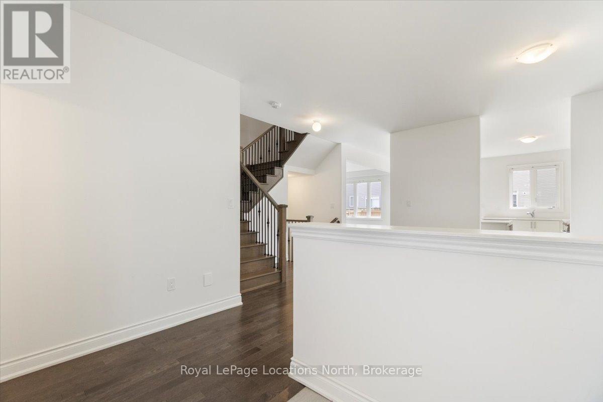 37 Autumn Drive, Wasaga Beach, Ontario  L9Z 0G8 - Photo 3 - S12215507